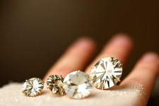 Инвестиции в винтажные бриллианты: искусство, редкость и финансовая выгода