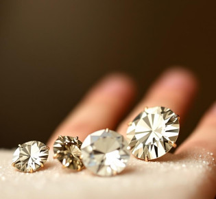 Инвестиции в винтажные бриллианты: искусство, редкость и финансовая выгода