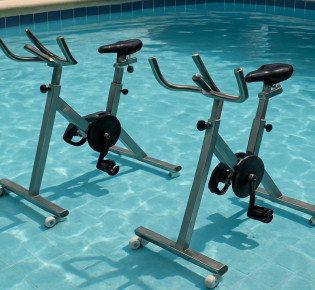 Велотренажеры для бассейна: почему это больше, чем просто удовольствие в воде